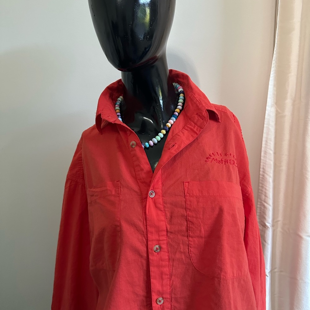 MOTHER. Women's orangey red Embroidered shirt.
Runs generous. Texture ! - Picture 3 of 14